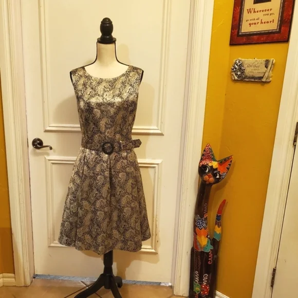 Nine West Fit and Flare Cocktail Dress (Semi-formal), Black & Gold, Size 14 - Picture 2 of 11